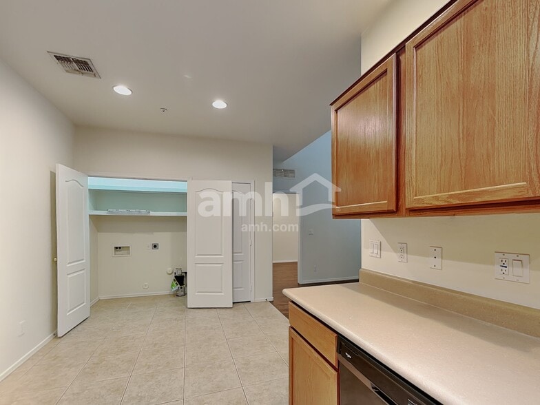 Building Photo - 8940 W Olive Ave