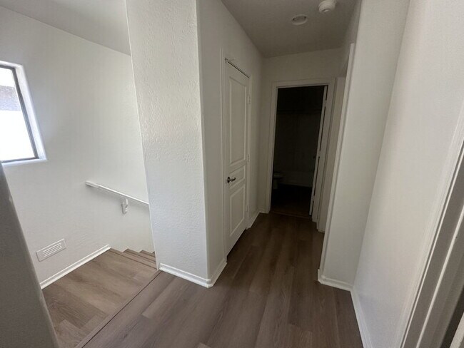 Building Photo - 3797 E Santa Fe Ln
