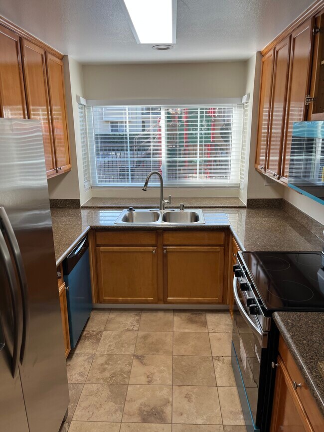 Building Photo - 3545 Grove St