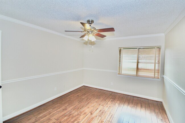 Building Photo - 3206 Pecan Point Dr