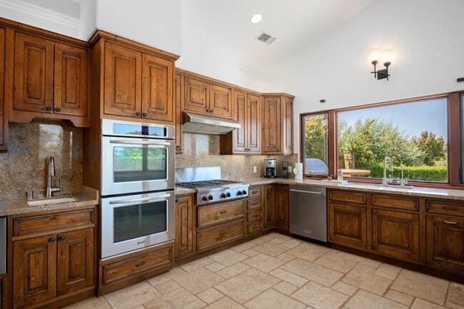 Building Photo - Montecito Property with a View and a Pool ...