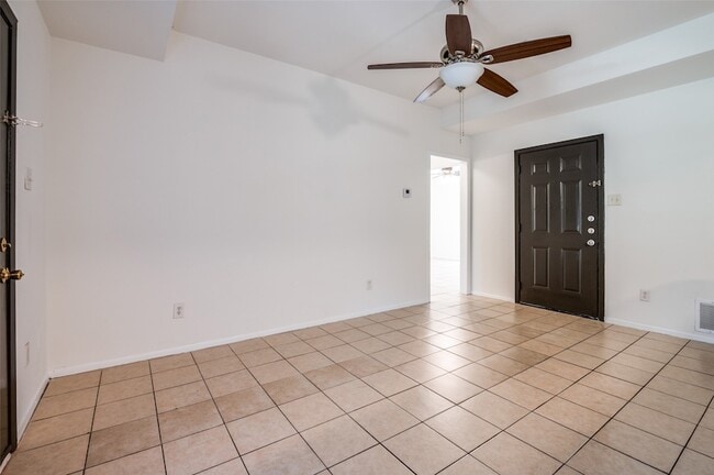 Building Photo - 748 Prairie Creek Dr
