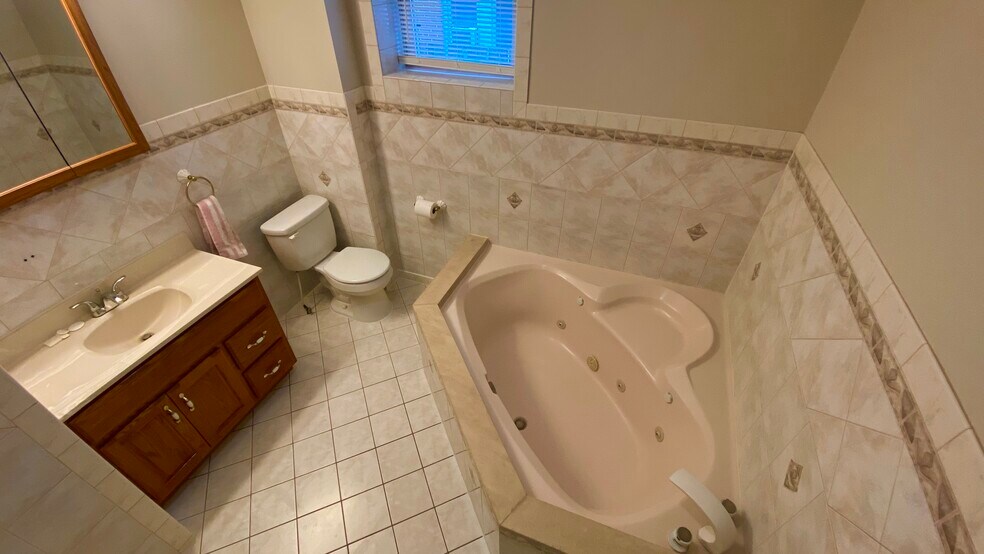 Building Photo - 2223 Noble St