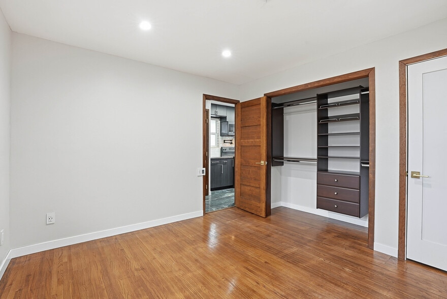 Building Photo - 729 W Augusta Ave