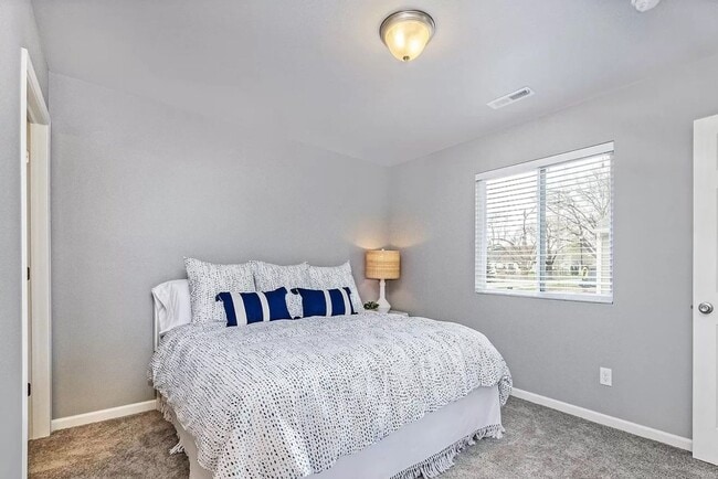 Building Photo - Beautiful Newer Condo for Lease