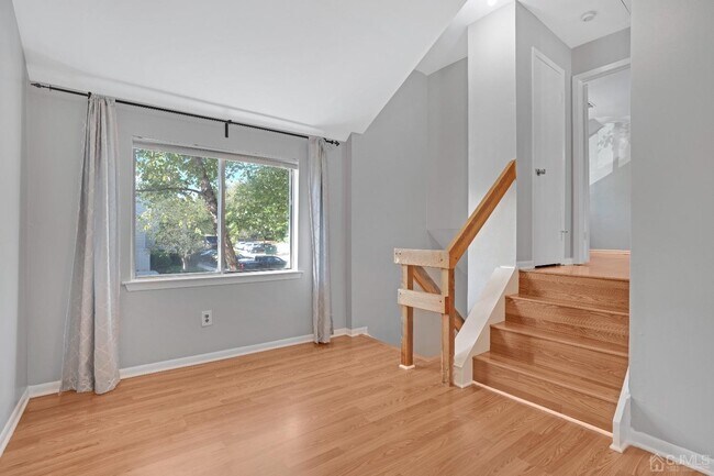 Building Photo - 1090 Schmidt Ln