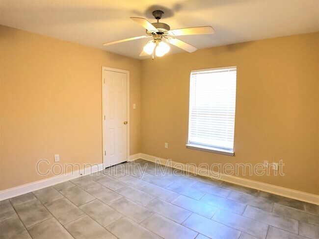 Building Photo - 13440 Lonnie Wascom Dr