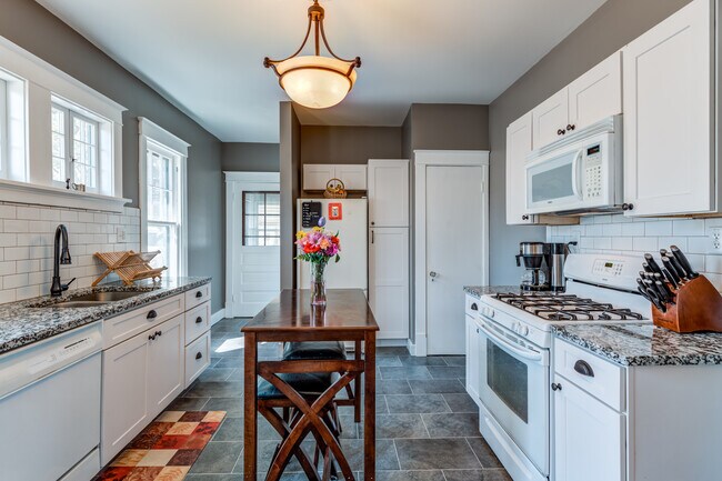 Building Photo - 2825 Burgess Ave