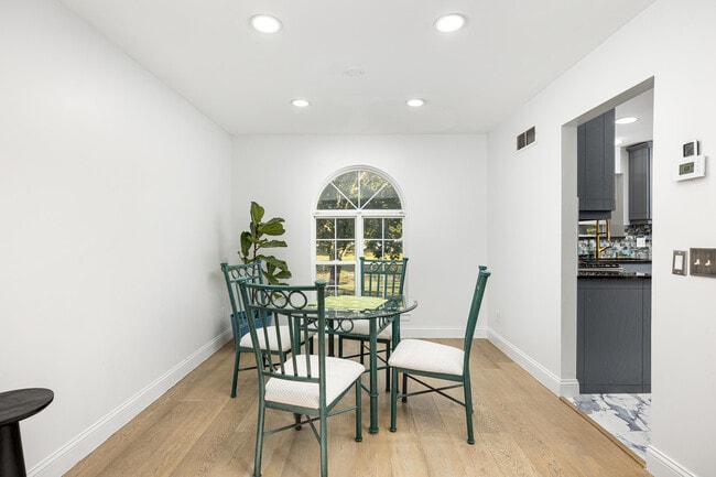 Building Photo - 4025 Rolling Meadow Ln