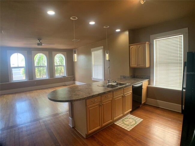 Building Photo - 23 E Magnolia Ave