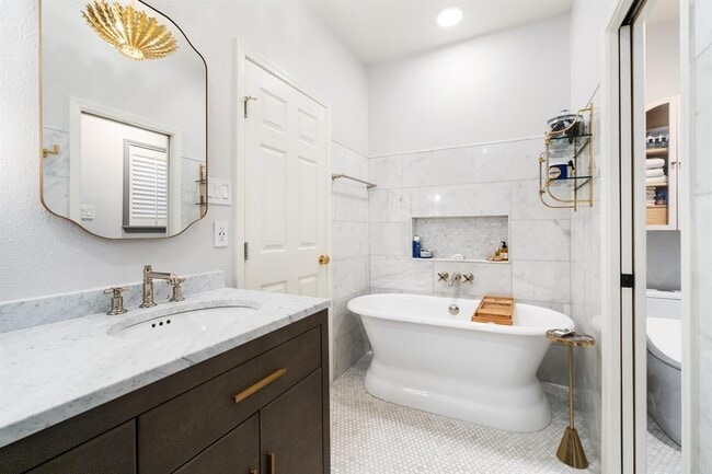 Building Photo - 5900 Cartwright Cove