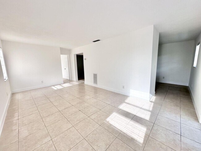 Building Photo - 906 Foresteria Dr