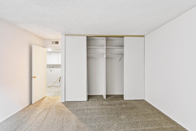 Building Photo - 101 Rockledge Ln