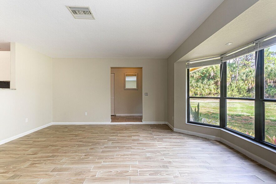 Building Photo - 169 Armadillo Way