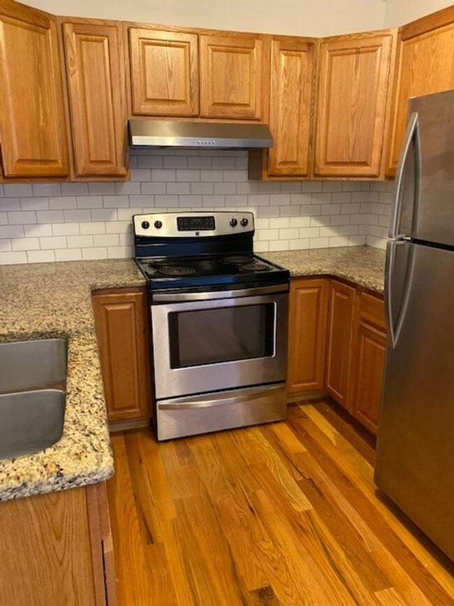 Building Photo - Riverview Apartments -Renovated large 1 BR...