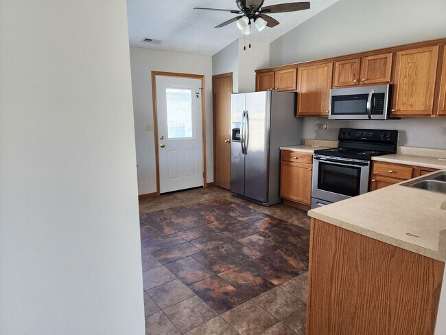Building Photo - Newly Renovated! 3 Bedroom, 2 Bath, 2 Car ...