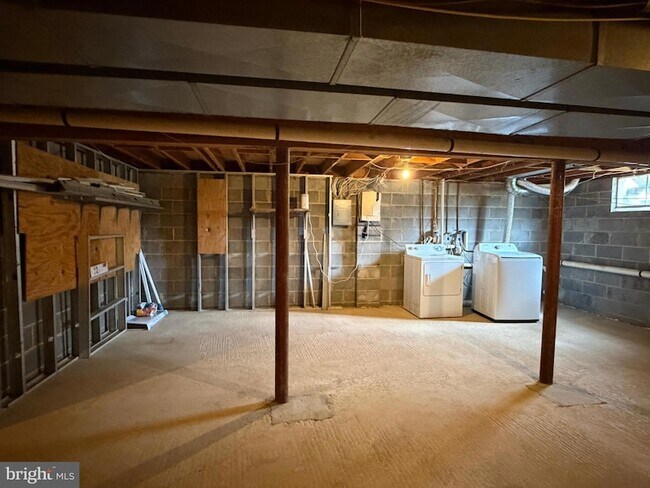 Building Photo - 99 Brookview Cir
