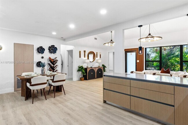 Building Photo - 751 NE 80th St