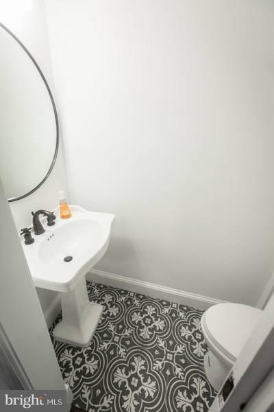 Building Photo - 1890 Ontario Pl NW