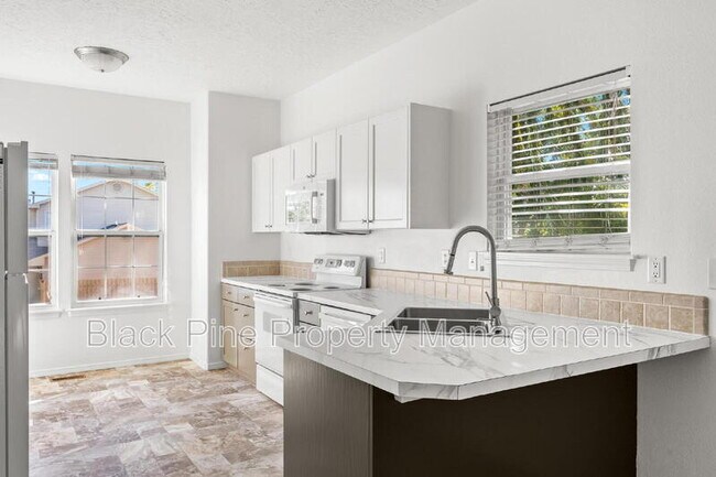 Building Photo - 8958 W Stirrup St