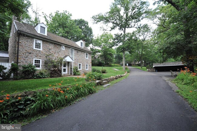Building Photo - 1420 Creek Road Trail