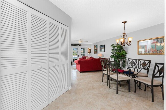 Building Photo - 511 Pine Hollow Cir