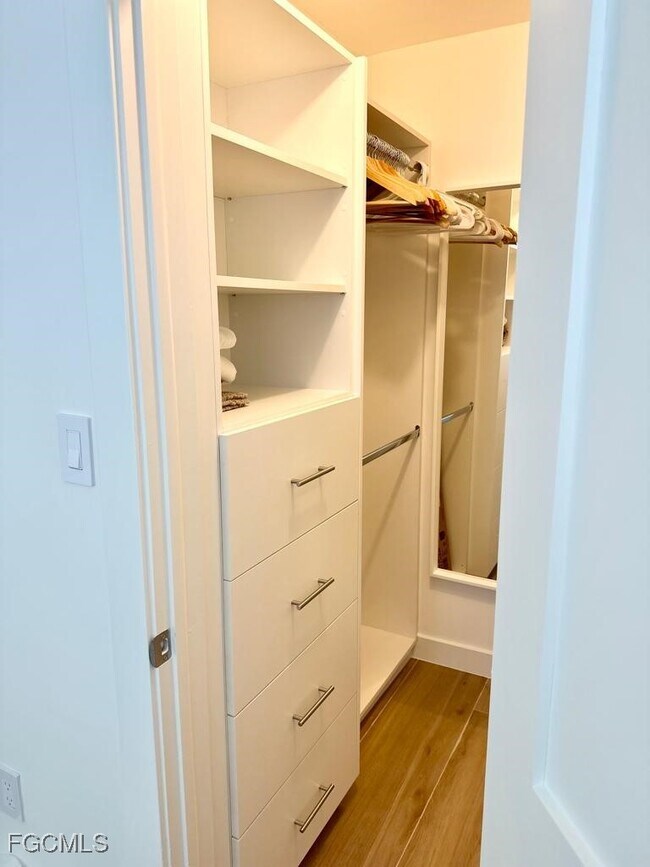 Building Photo - 72 7th St S