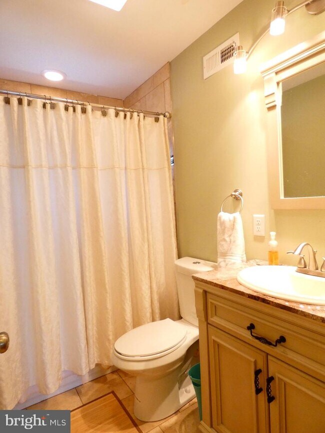 Building Photo - 2043 Martha St