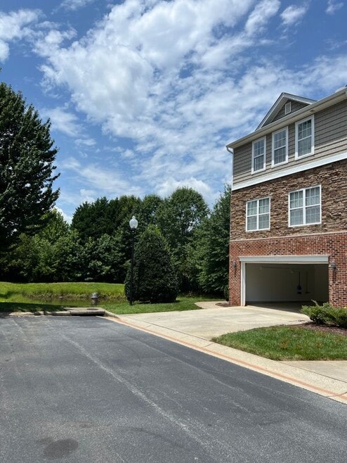 Building Photo - 22 Dunlevy Way