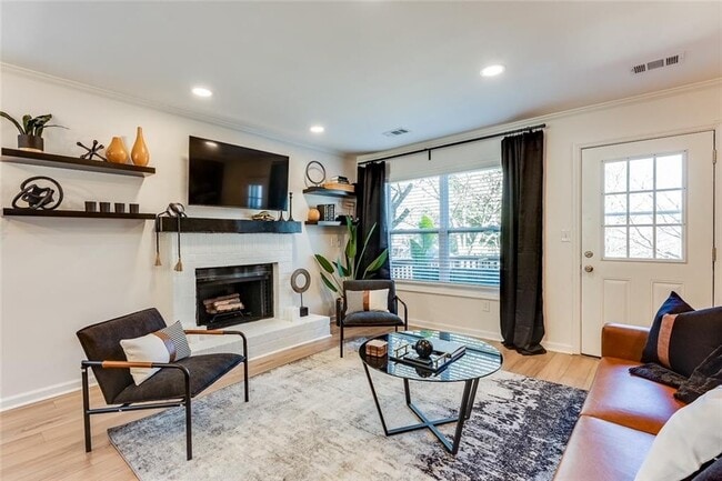 Building Photo - 5015 Laurel Springs Way SE