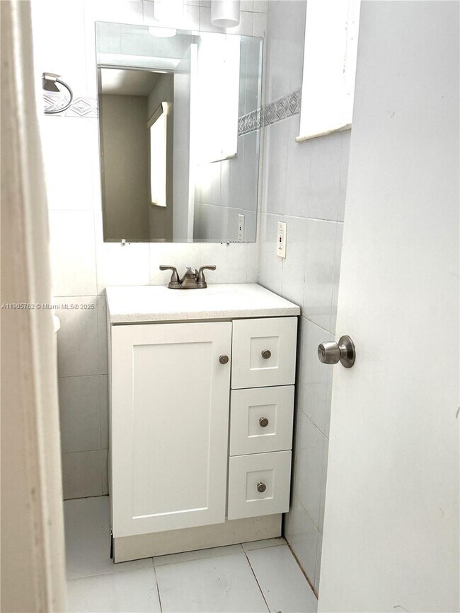 Building Photo - 1945 Pierce St