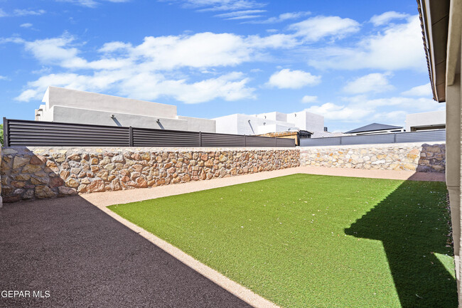 Building Photo - 12333 Desert Dove Ave