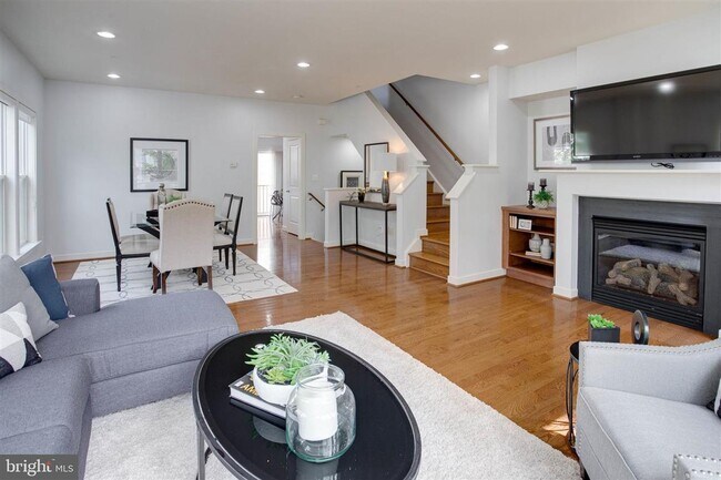 Building Photo - 4171 Rush St