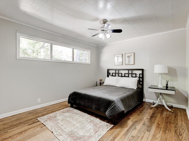 Building Photo - 3524 Corto Ave