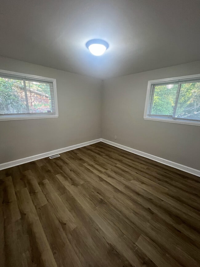 Building Photo - 2933 Courtney Rd