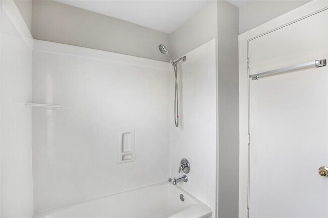 Building Photo - 18631 Atasca Oaks Dr