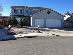 Building Photo - Sparks Family Home in Great Commuting and shopping Location with $1000 Move in Rent Credit!