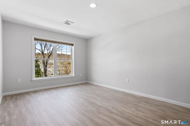 Building Photo - 19 Candlewood Springs Road