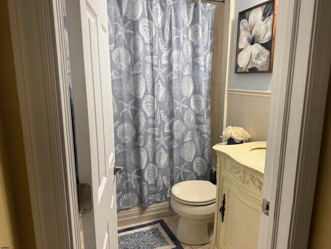 Building Photo - 117 N Wilson Ave