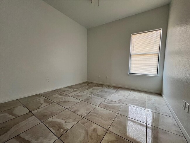 Building Photo - 107 Provines Dr