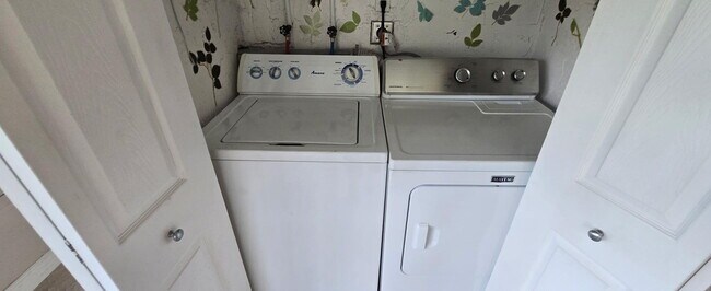 Building Photo - 9273 SW 8th St