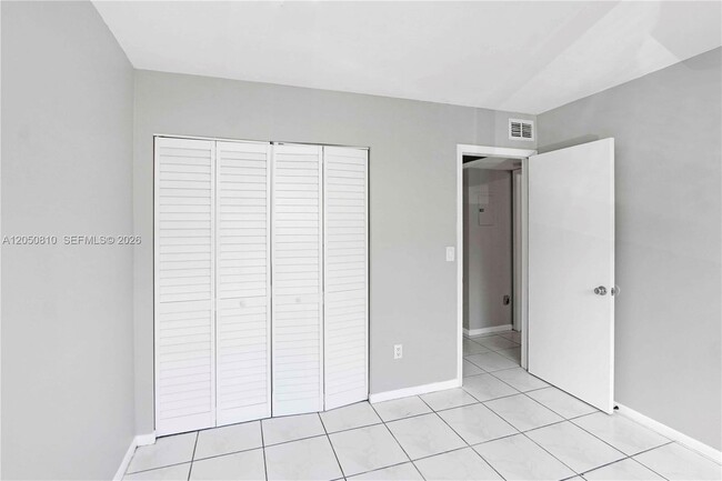 Building Photo - 2530 W 67th Pl