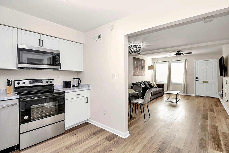 Building Photo - 6314 Old Pineville Rd