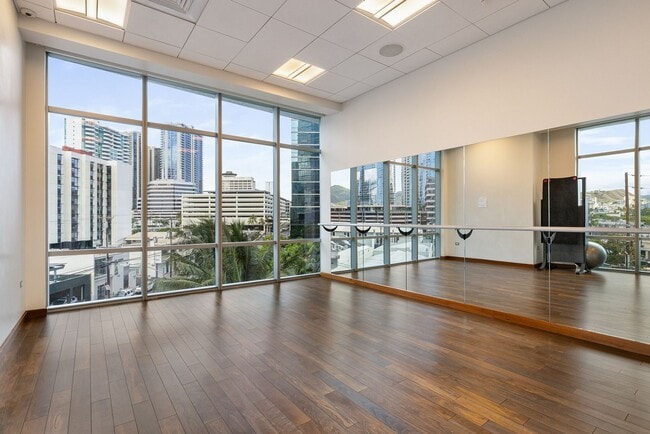 Building Photo - 1189 Waimanu St