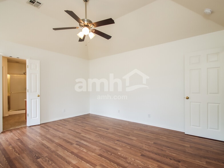 Building Photo - 10421 E 112th St S