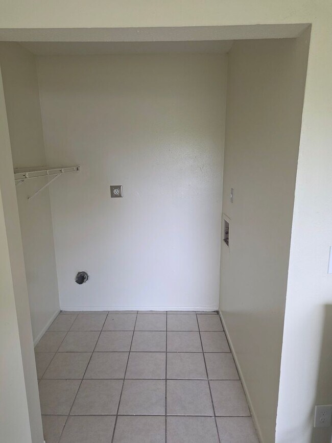 Building Photo - 3/2 DUPLEX