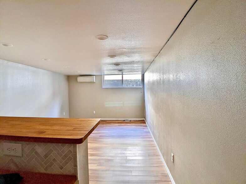 Building Photo - 5404 NE 54th Ave