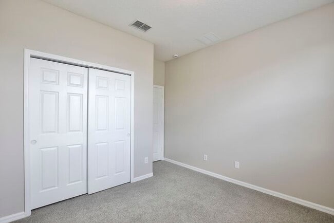 Building Photo - Gorgeous 4/2.5 Home with a 2 Car Garage Lo...