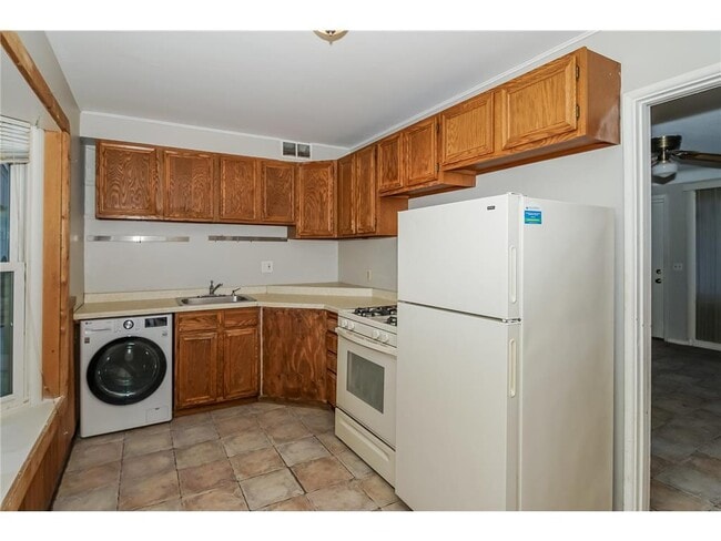 Building Photo - 1129 Skillman Ave W