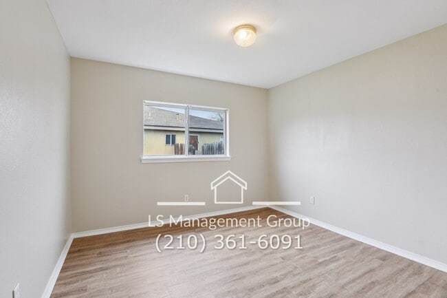 Building Photo - 7636 Oak Chase